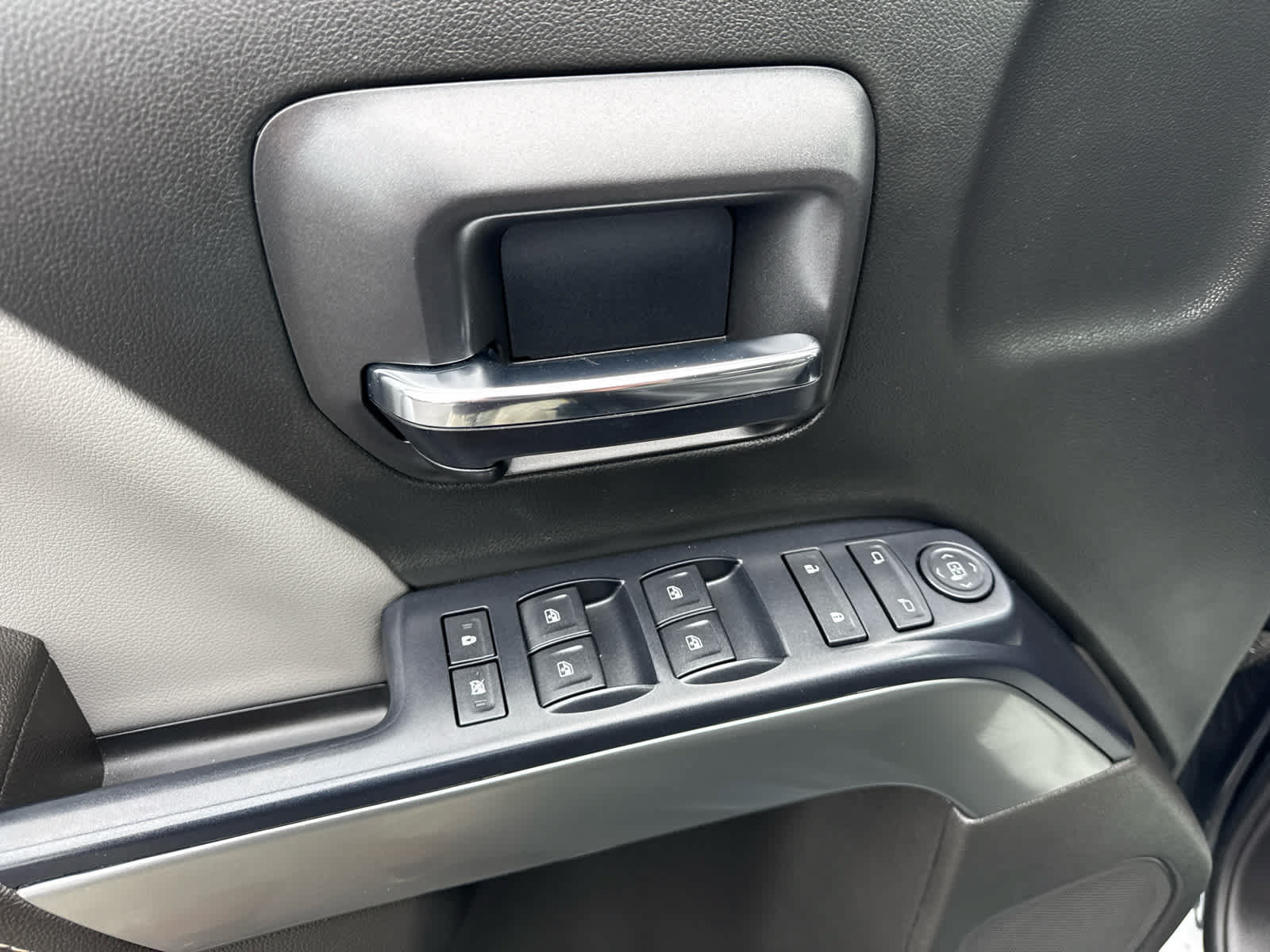 Certified 2017 Chevrolet Silverado 1500 LT w/ All Star Edition AWD/4WD image 10