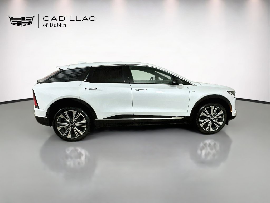 New 2027 Cadillac Optiq Premium Luxury w/ LPO, Floor Liner Package AWD/4WD image 4