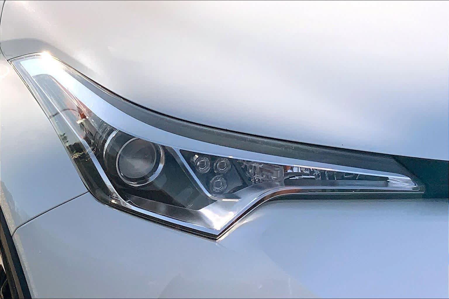 Used 2019 Toyota C-HR XLE FWD image 28