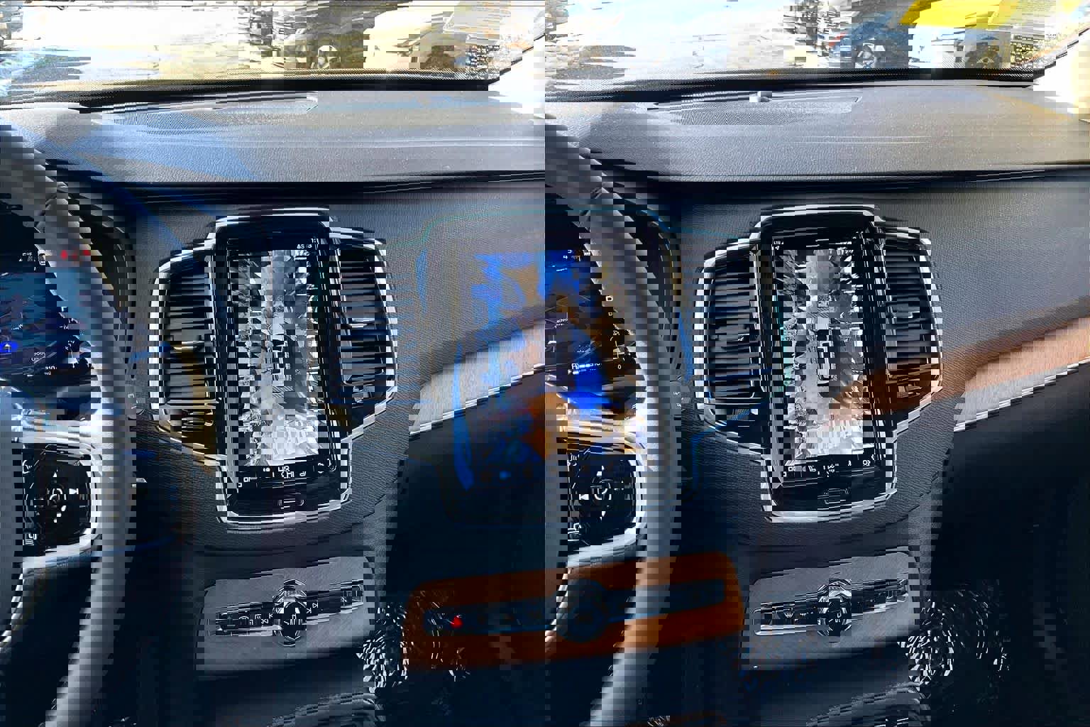 Certified 2024 Volvo XC90 B6 Plus image 7