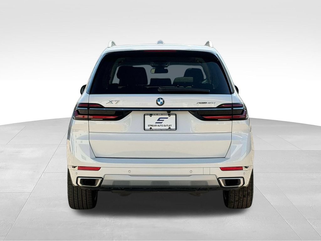 Used 2026 BMW X7 xDrive40i AWD/4WD image 8