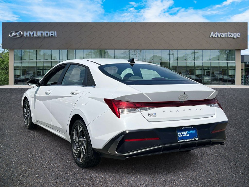 Certified 2025 Hyundai Elantra SEL FWD image 4