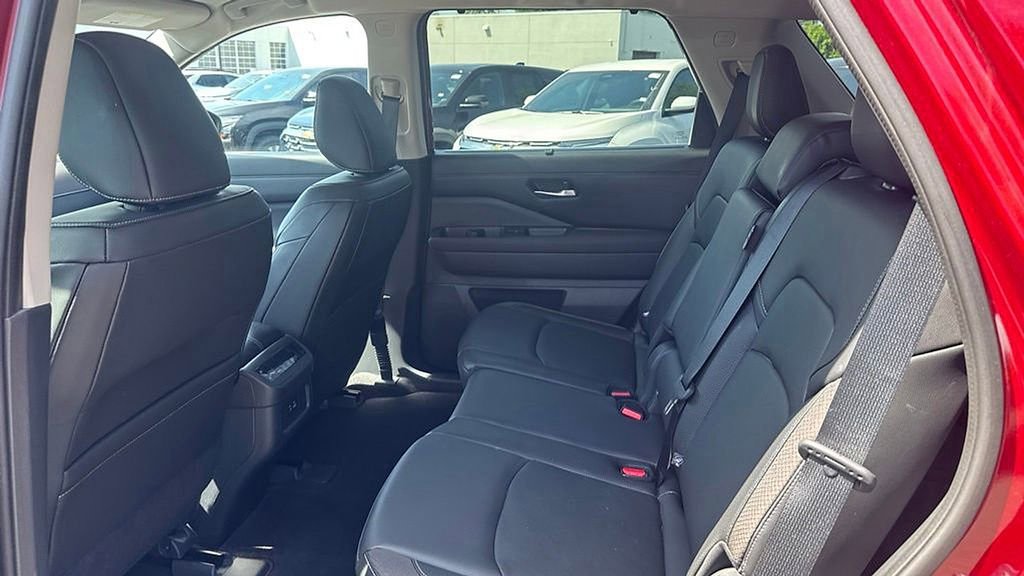 Used 2022 Nissan Pathfinder SL w/ SL Black Package AWD/4WD image 8