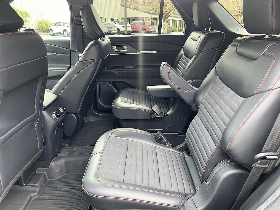 Used 2025 Ford Explorer ST-Line w/ Premium Package image 10