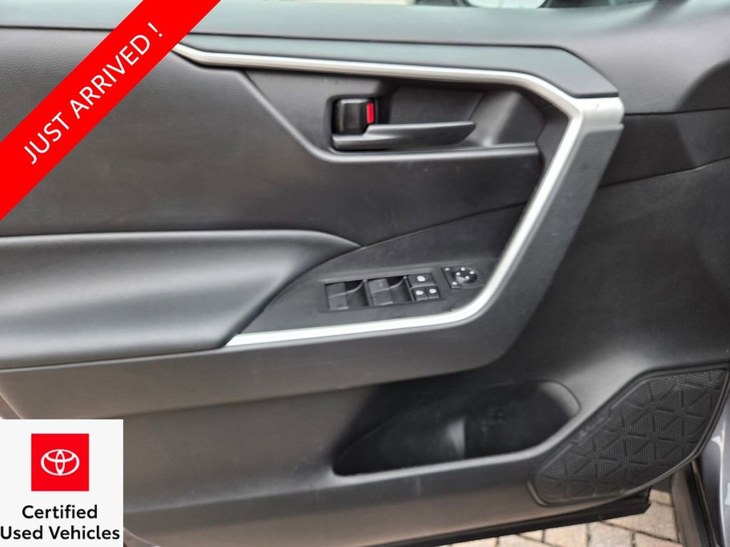 Certified 2021 Toyota RAV4 LE image 27