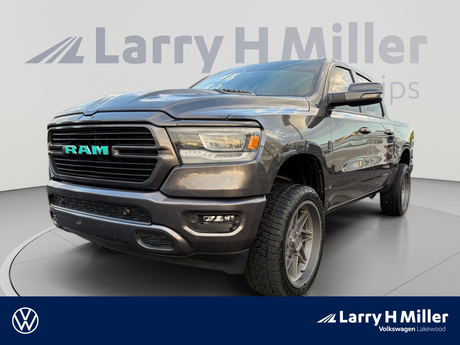 Used 2023 RAM 1500 Laramie AWD/4WD image 1