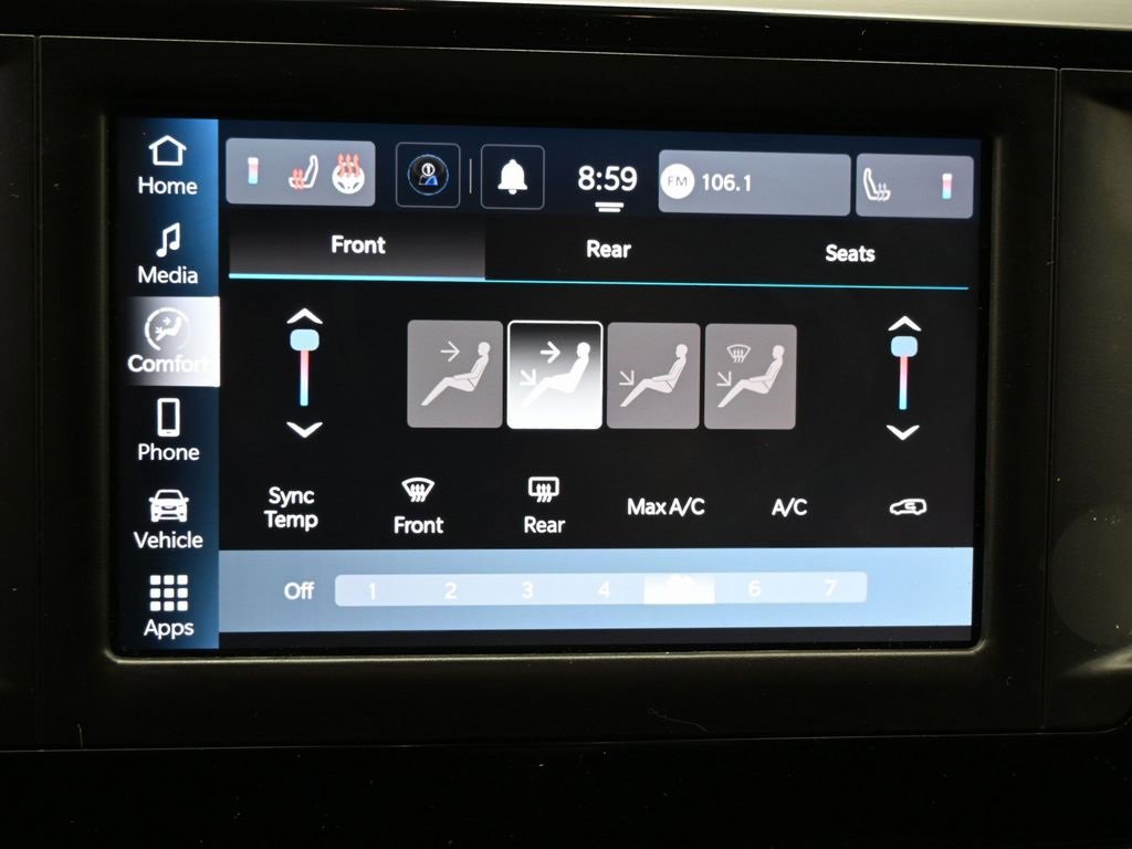 Used 2023 Chrysler Voyager LX image 25