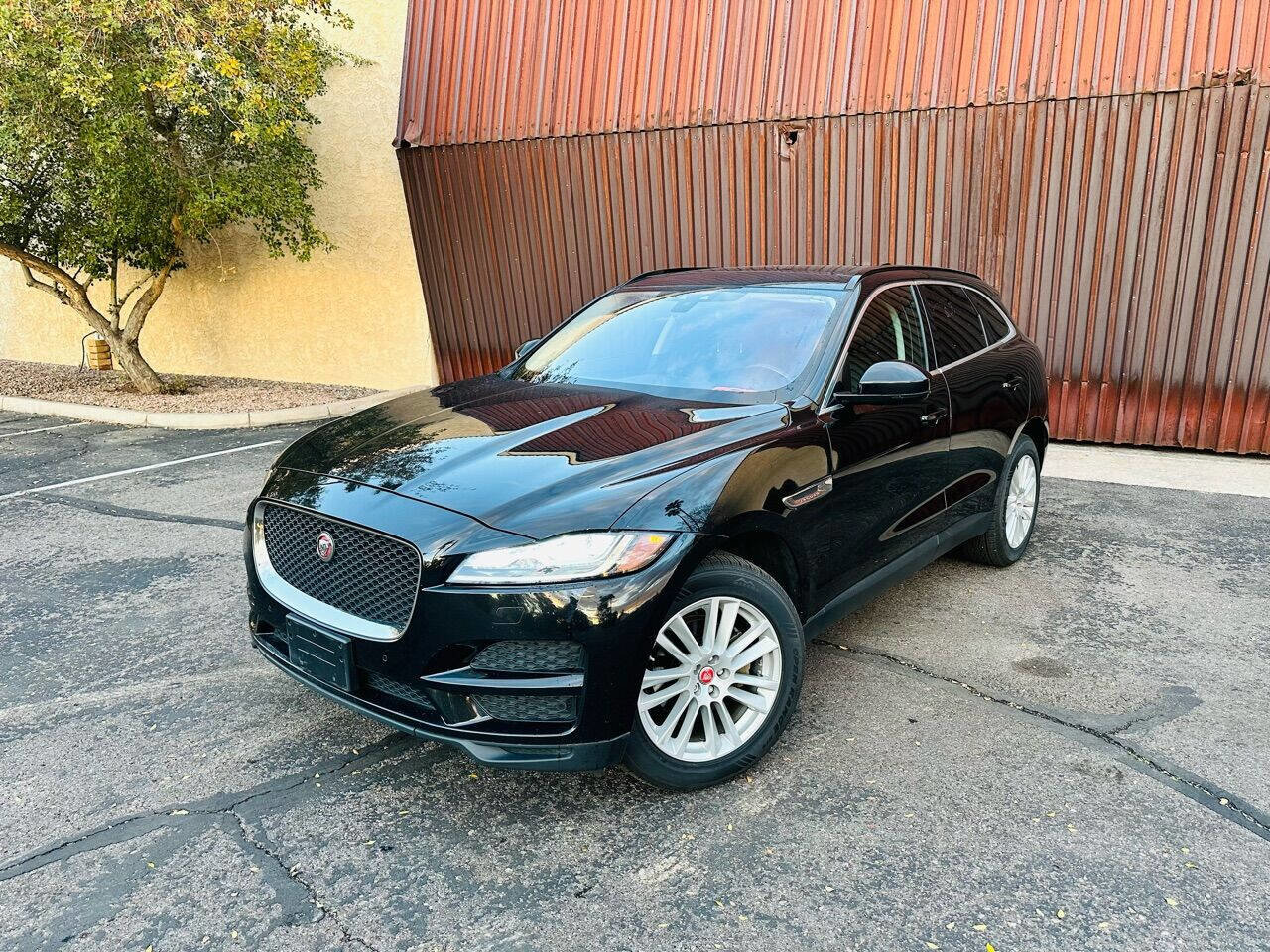 Used 2017 Jaguar F-PACE Prestige image 1