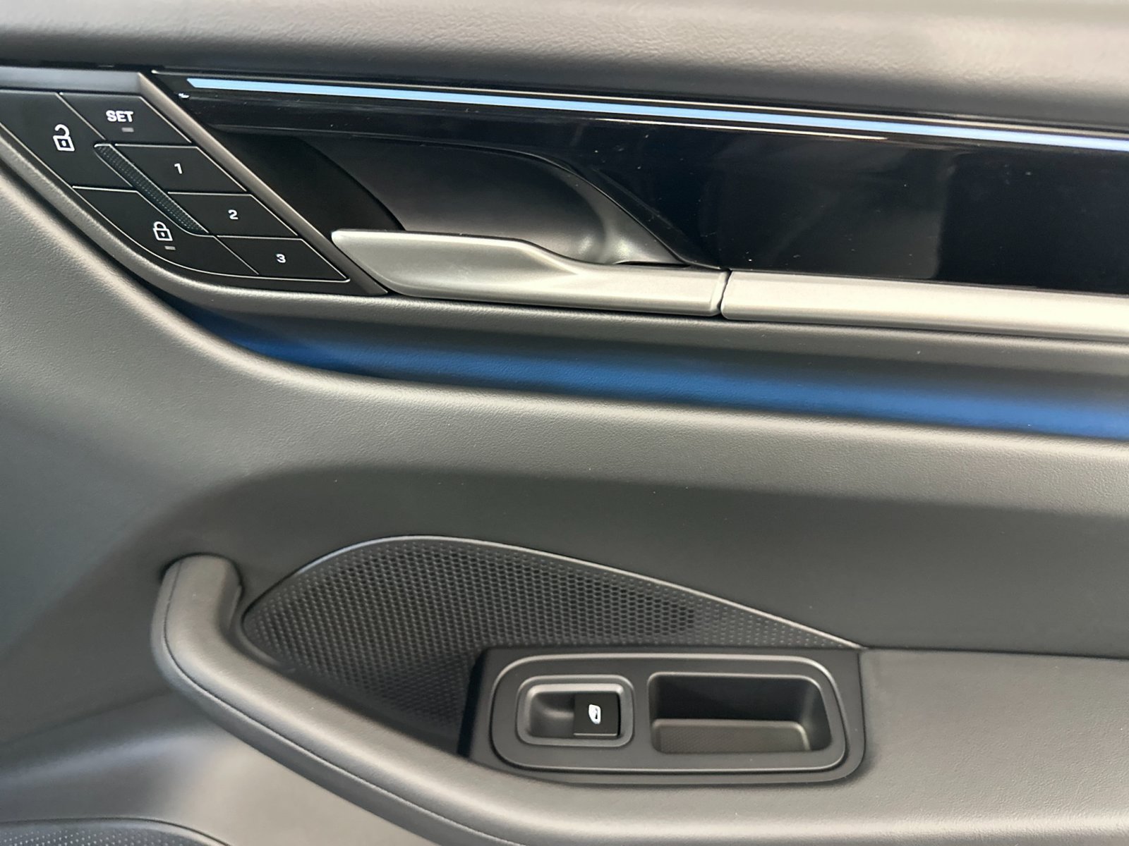 New 2026 Porsche Macan Electric RWD image 20