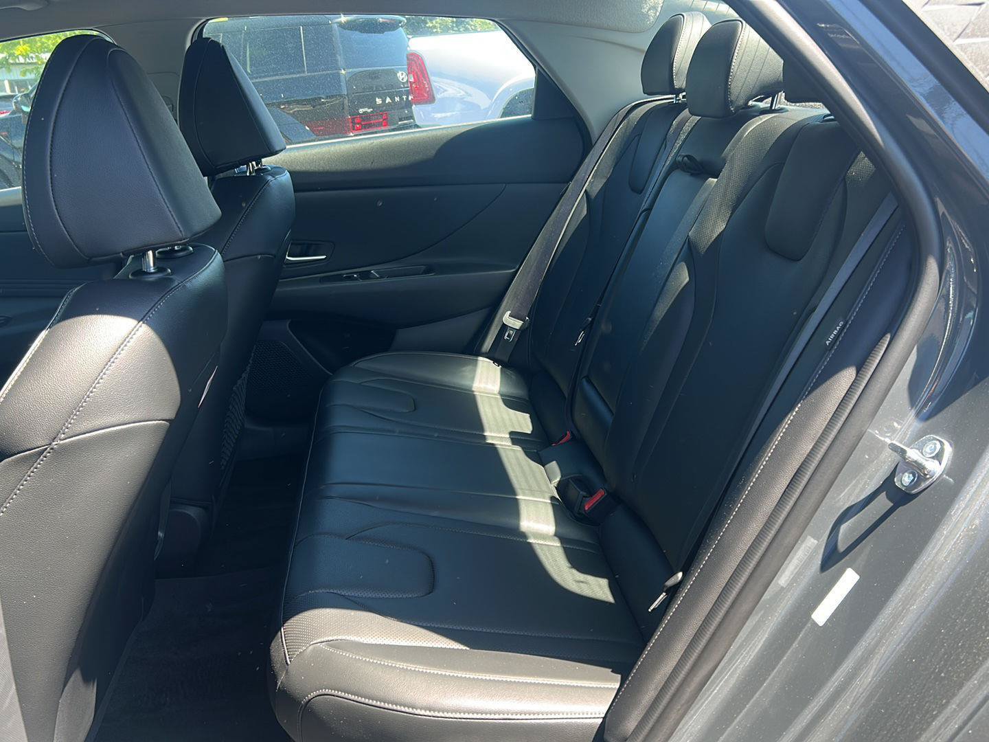 Certified 2025 Hyundai Elantra Limited FWD image 16