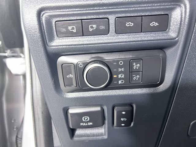 Used 2022 Ford F150 Lightning Platinum AWD/4WD image 18