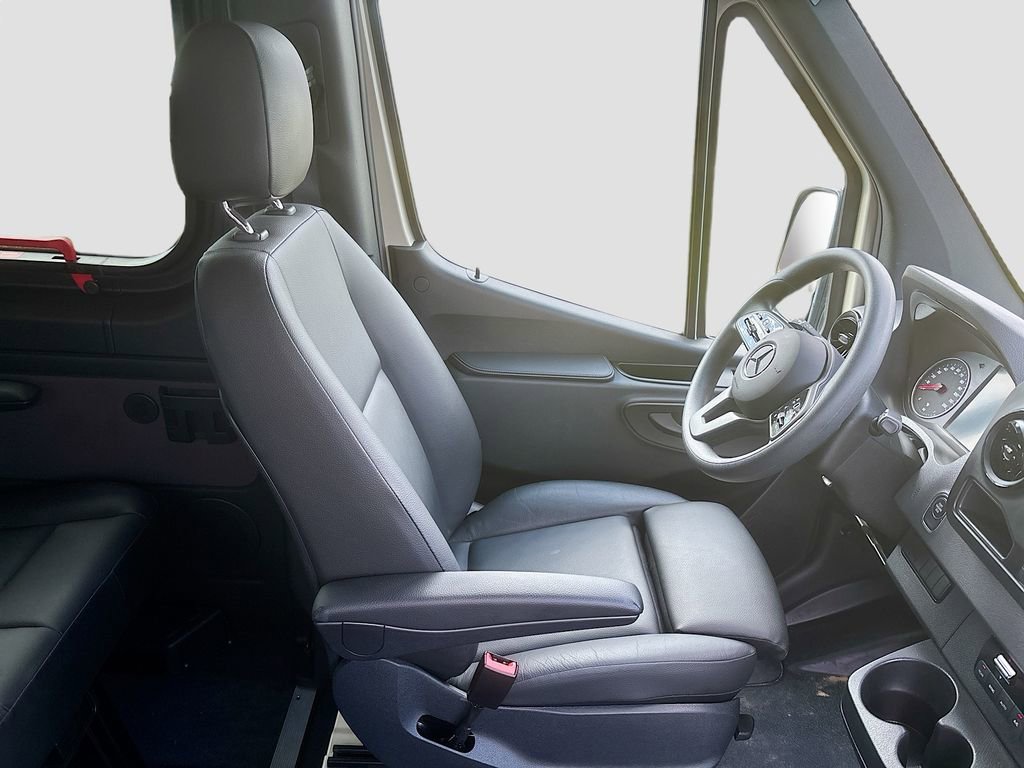 Used 2024 Mercedes-Benz Sprinter 2500 image 38