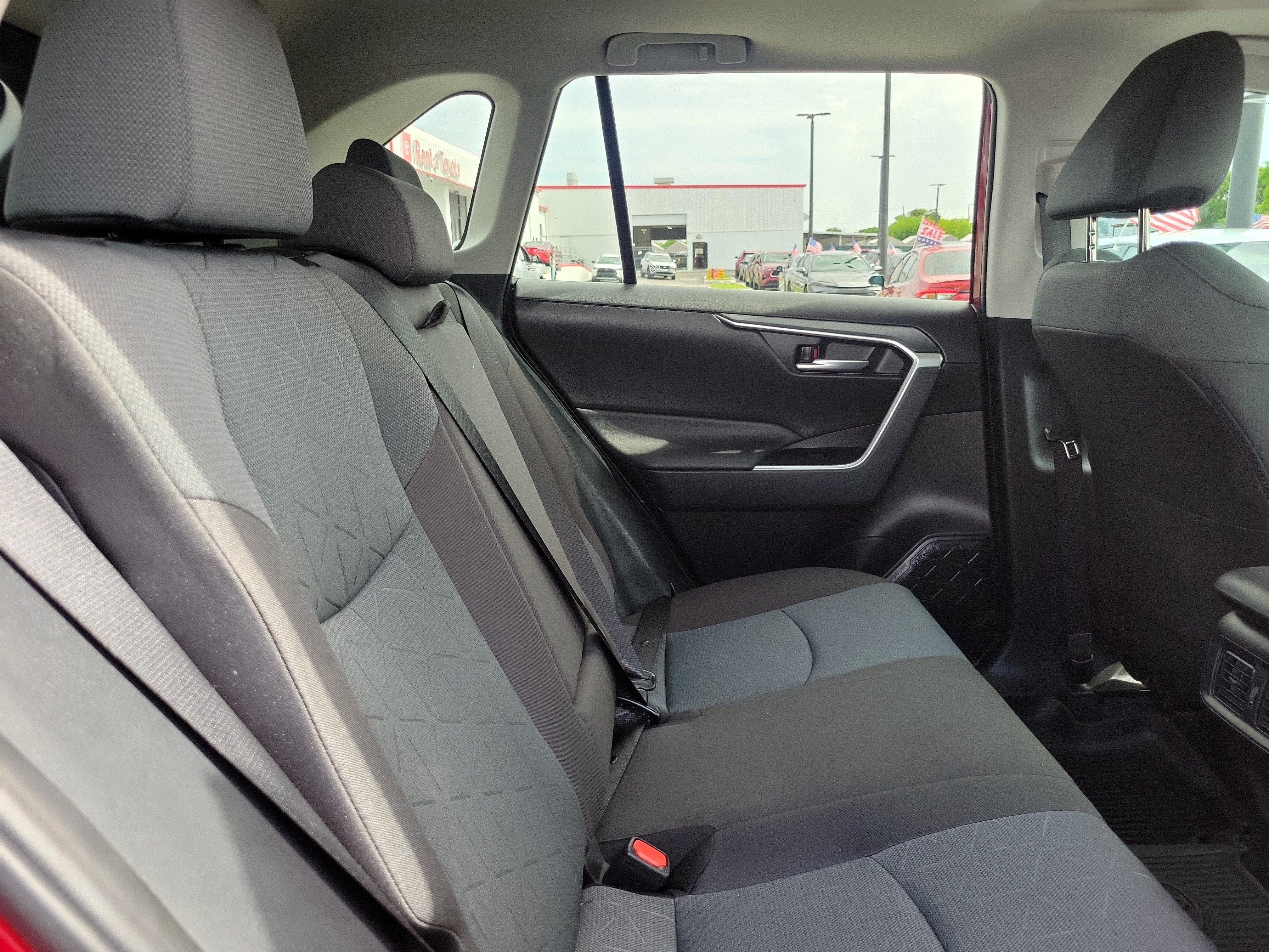Used 2025 Toyota RAV4 XLE w/ Convenience Package FWD image 15