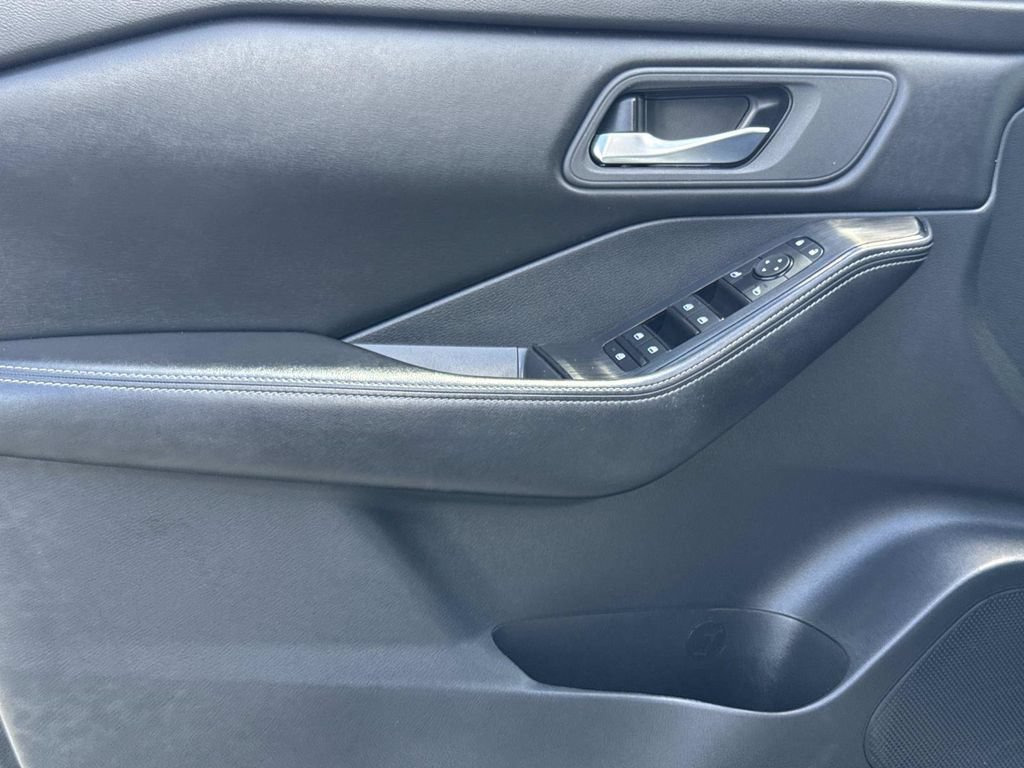 Certified 2024 Nissan Rogue SV FWD image 19