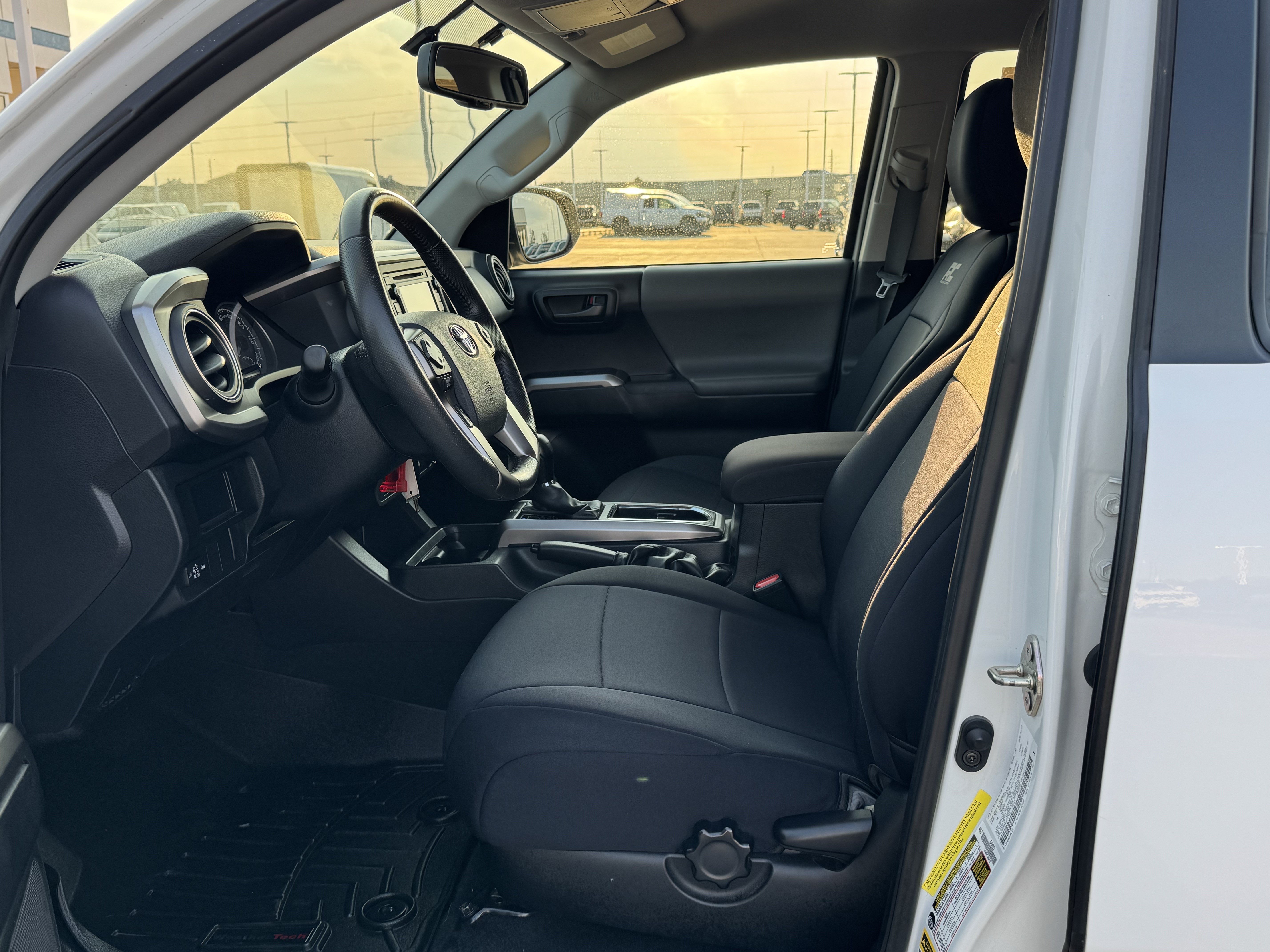 Used 2017 Toyota Tacoma SR5 w/ Tow Package RWD image 17