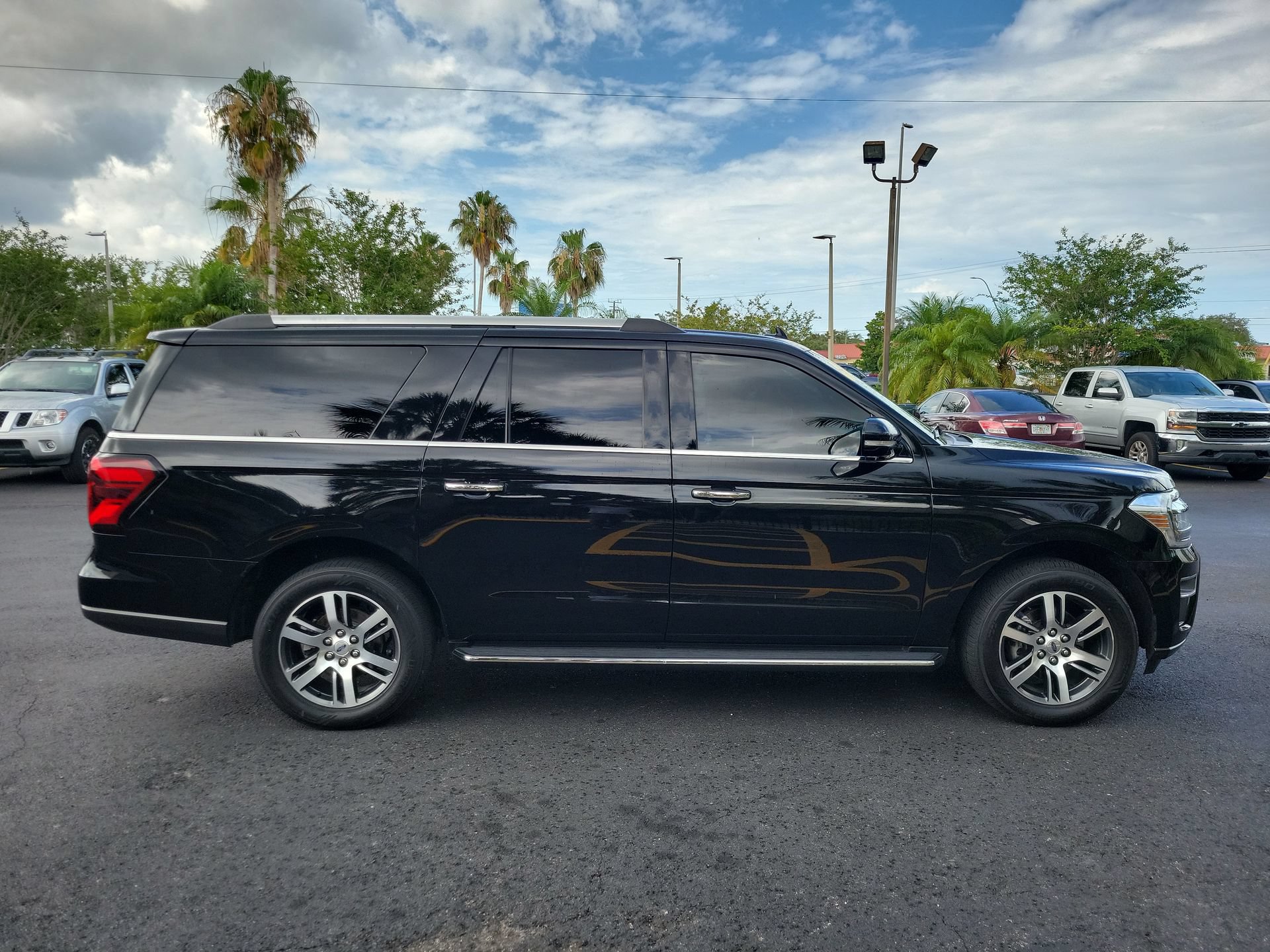 Used 2022 Ford Expedition Max Limited RWD image 5