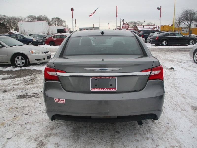 Used 2012 Chrysler 200 Touring FWD image 5