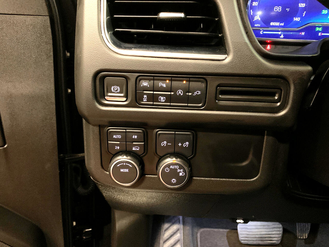 Used 2022 Chevrolet Tahoe RST w/ Luxury Package image 30