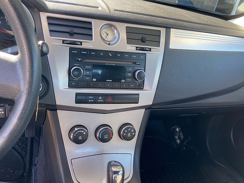 Used 2010 Chrysler Sebring Touring image 11