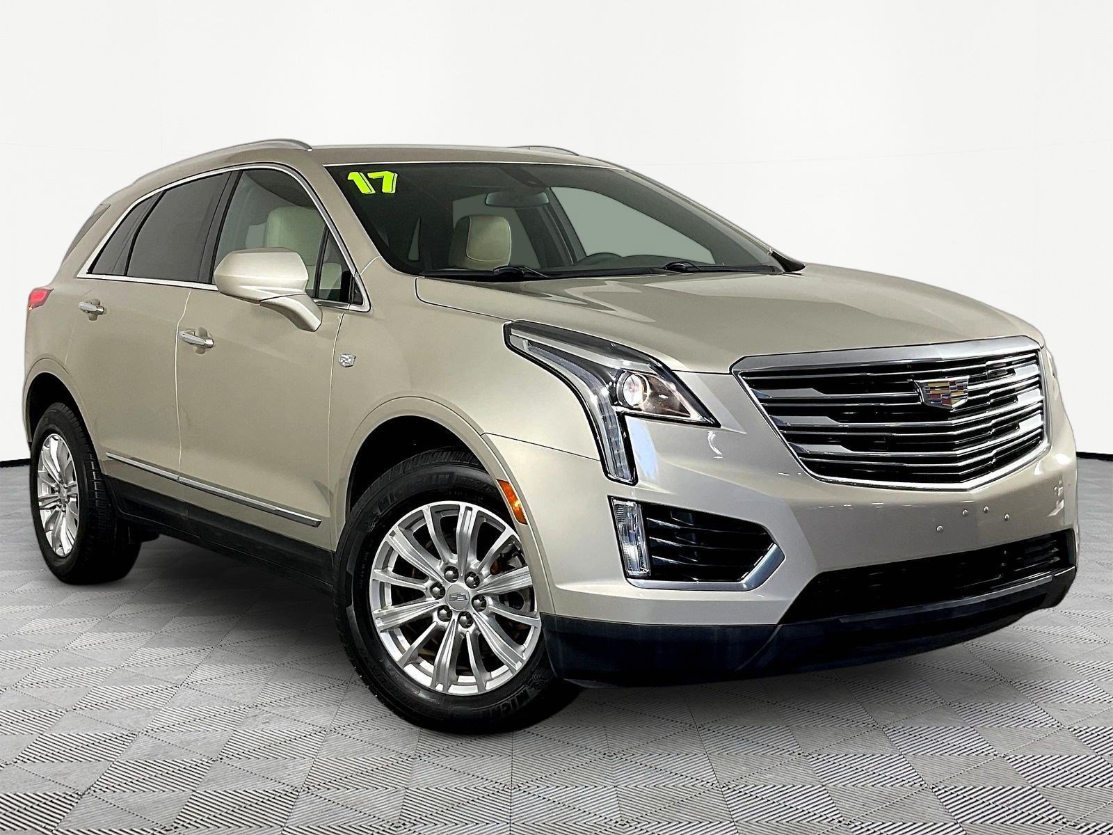 Used 2017 Cadillac XT5 FWD image 3
