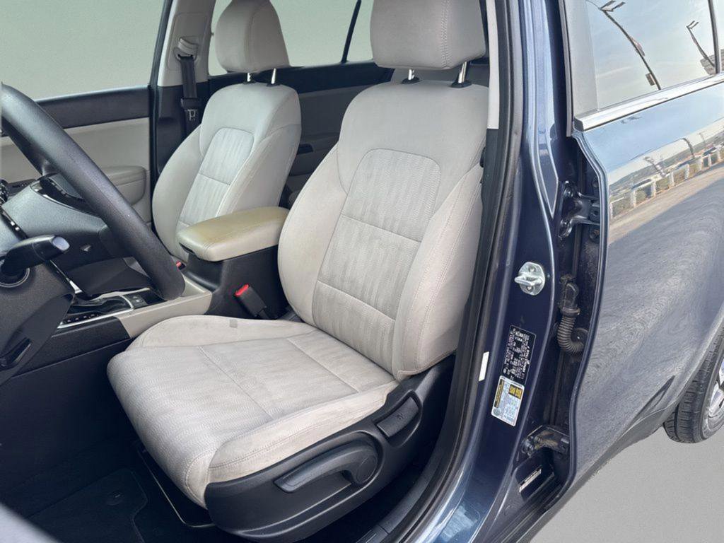 Used 2020 Kia Sportage LX image 10