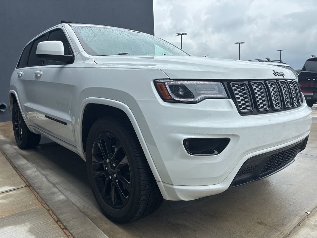 Used 2020 Jeep Grand Cherokee Altitude AWD/4WD image 3