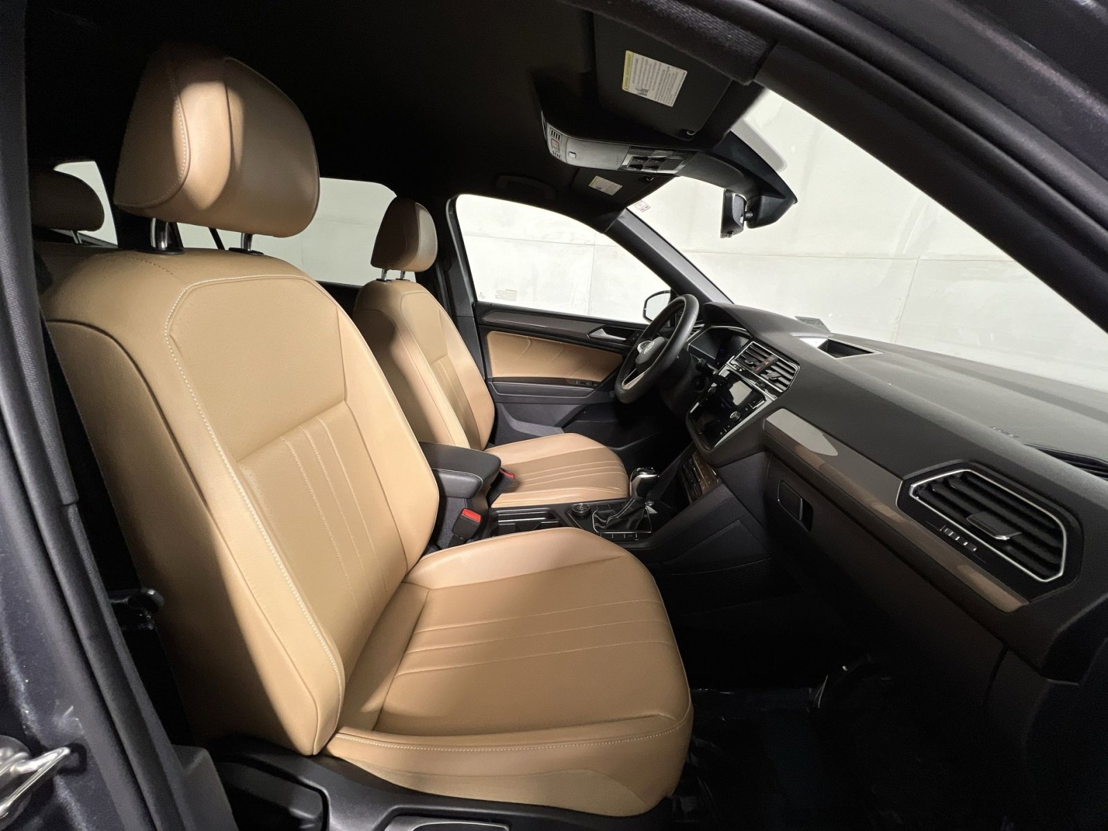 Used 2022 Volkswagen Tiguan SE image 25