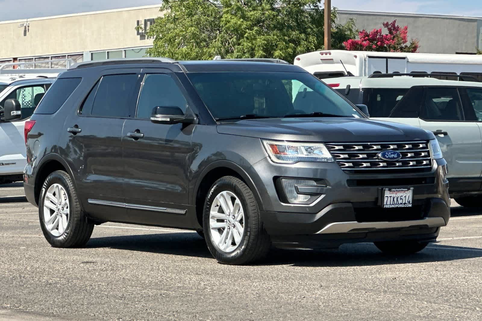 Used 2016 Ford Explorer XLT w/ Equipment Group 202A FWD image 9