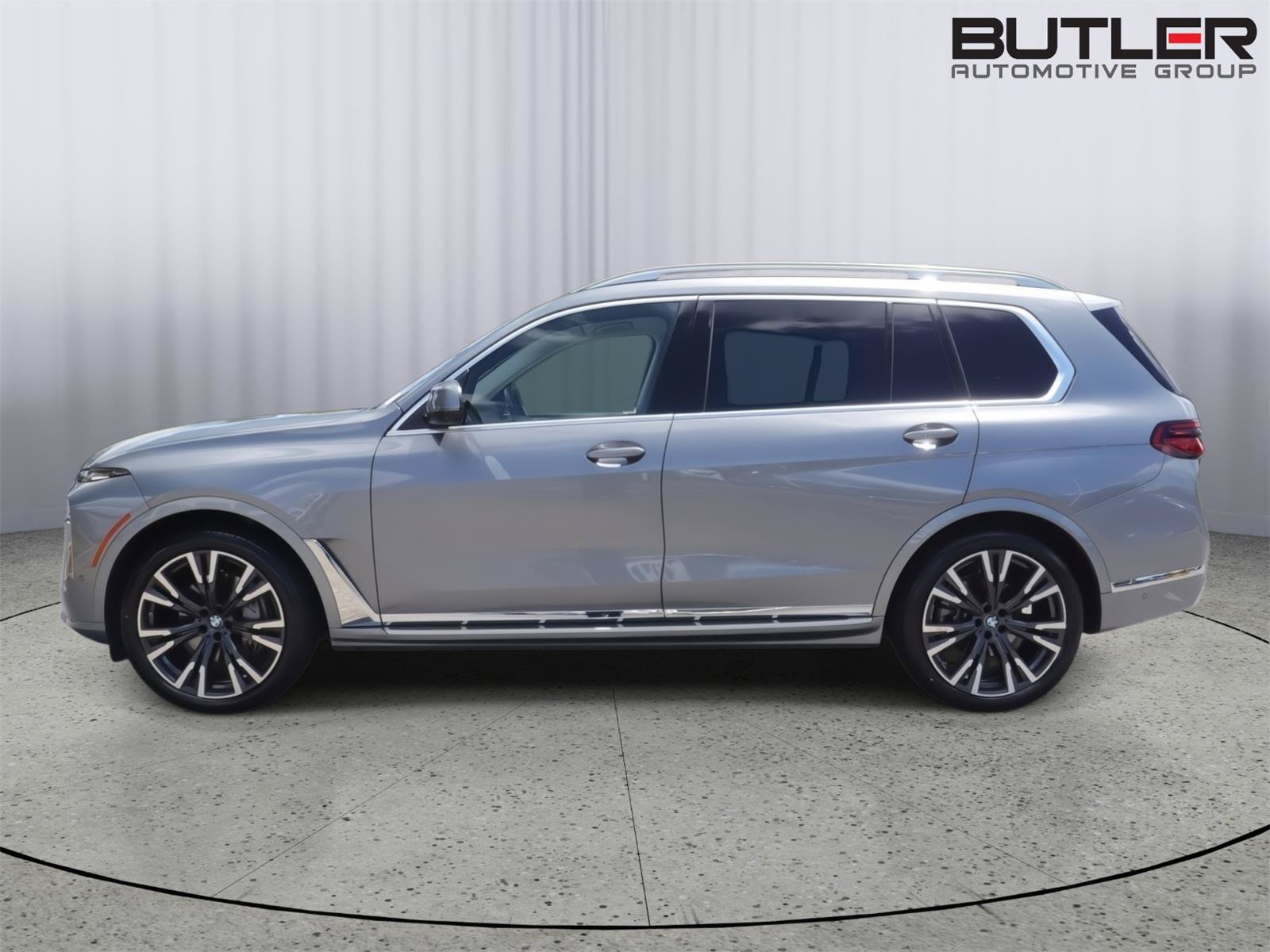 Used 2025 BMW X7 xDrive40i w/ Premium Package AWD/4WD image 3