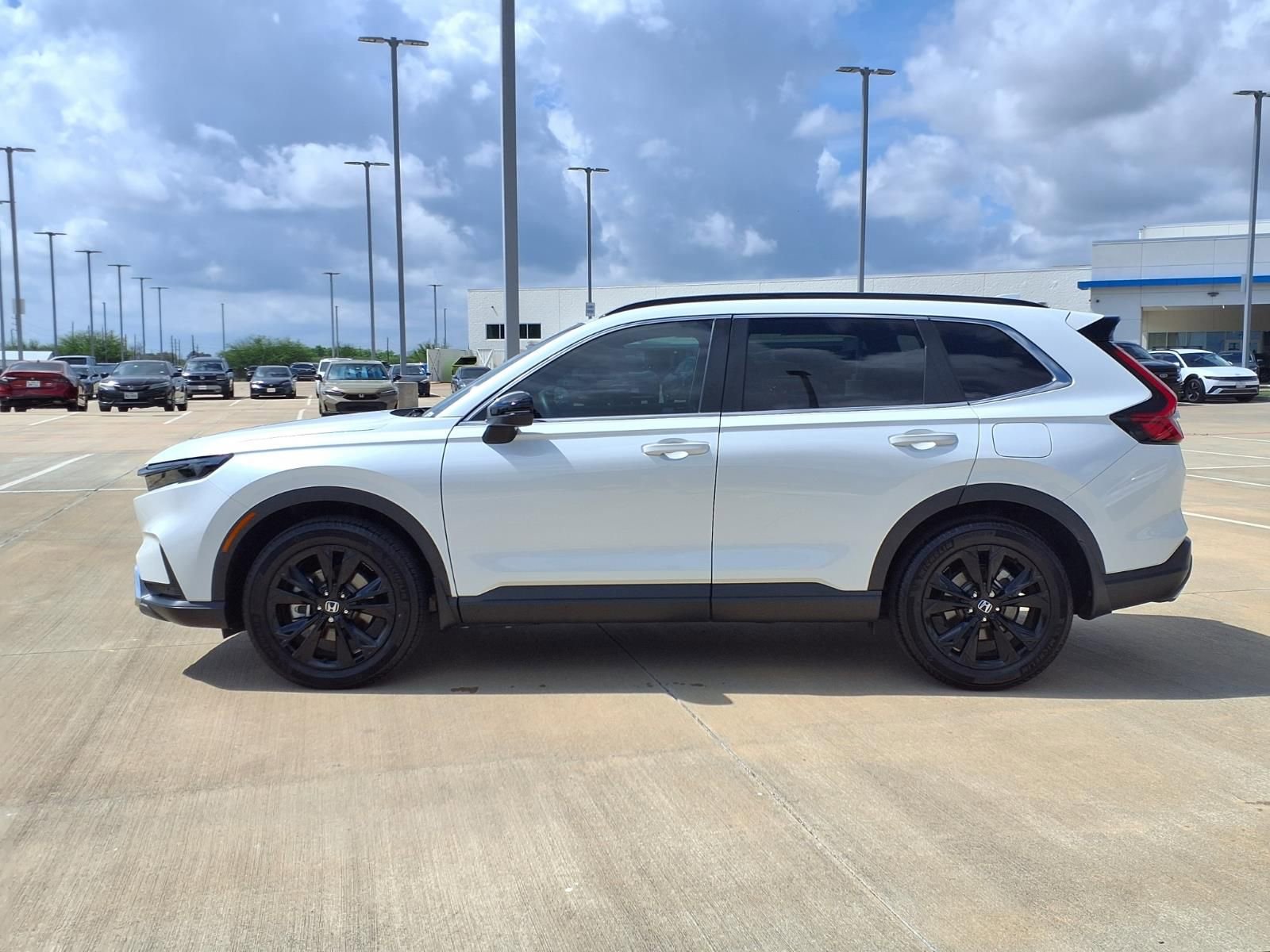 Used 2024 Honda CR-V Sport Touring image 3