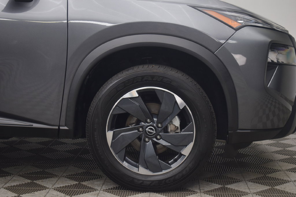 Used 2025 Nissan Rogue SV AWD/4WD image 26