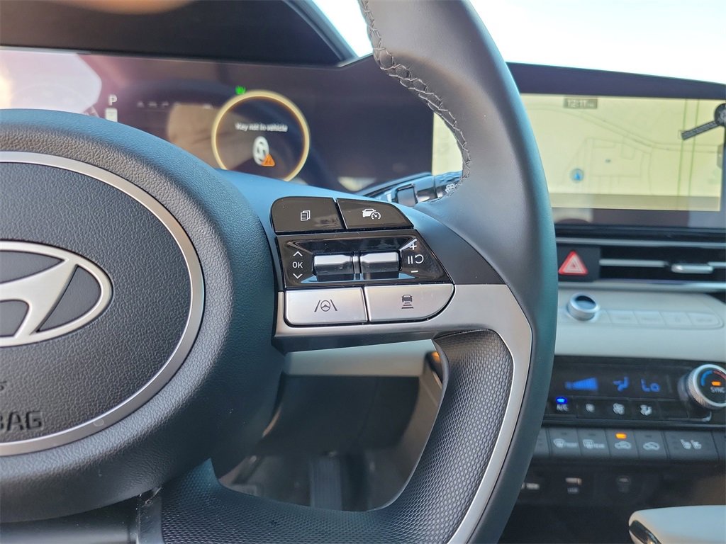 Used 2025 Hyundai Elantra Limited image 16