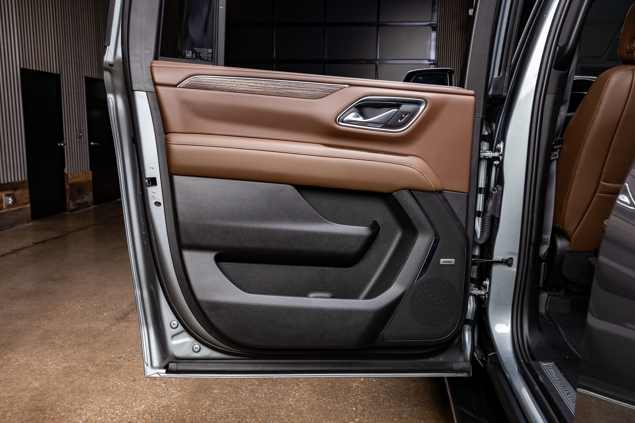 Used 2024 Chevrolet Suburban High Country w/ Advanced Technology Package AWD/4WD image 41