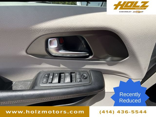 Used 2020 Chrysler Pacifica Touring FWD image 22