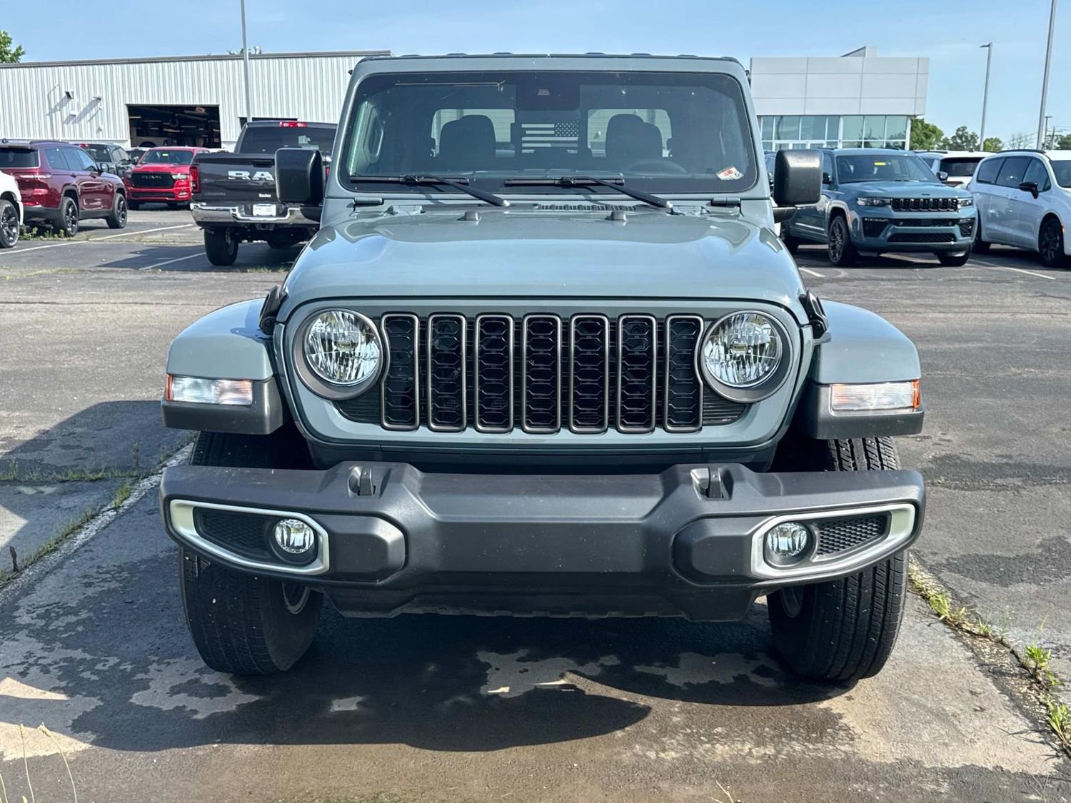 Used 2024 Jeep Gladiator Sport AWD/4WD image 4