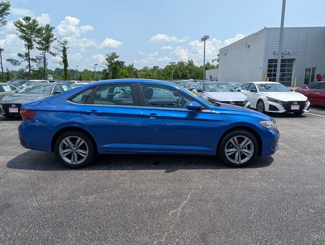 Used 2024 Volkswagen Jetta SE FWD image 2