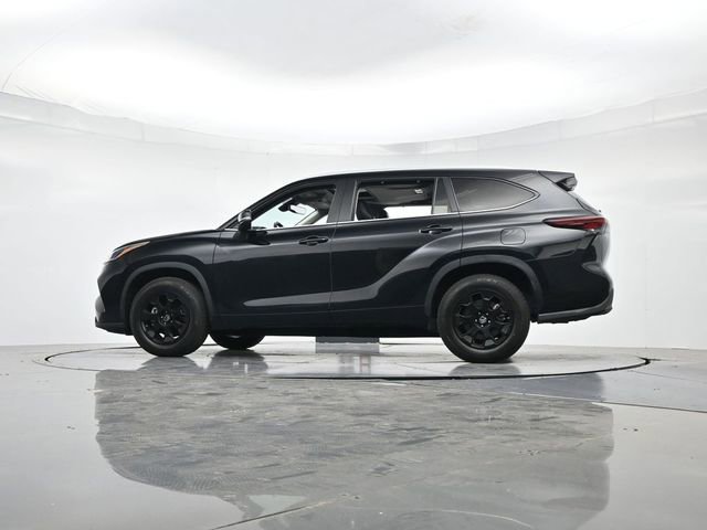 Used 2024 Toyota Highlander XLE FWD image 39
