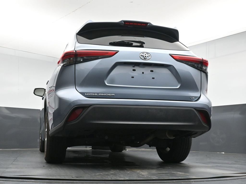 Used 2023 Toyota Highlander LE image 34