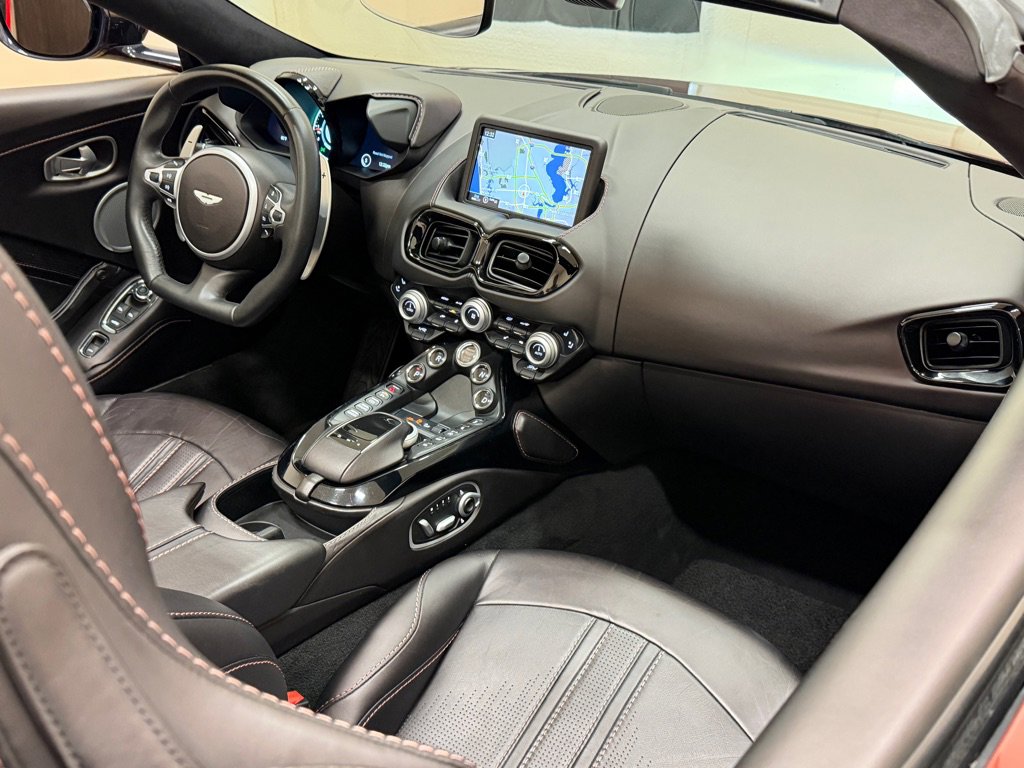 Used 2021 Aston Martin V8 Vantage Roadster image 35