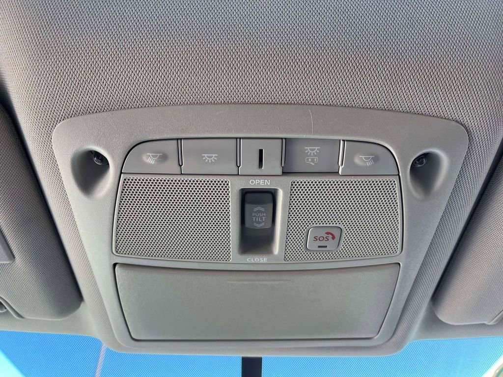 Used 2016 Nissan Rogue SL w/ SL Premium Package image 22