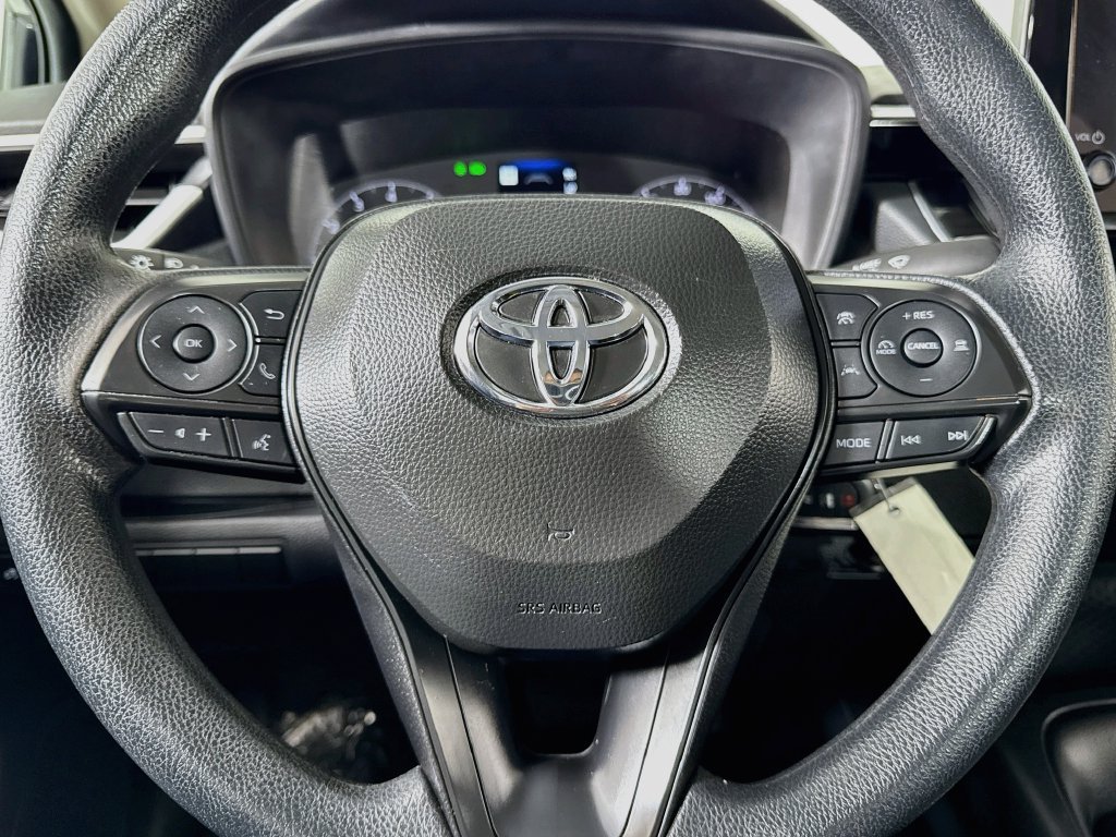 Used 2025 Toyota Corolla LE FWD image 29