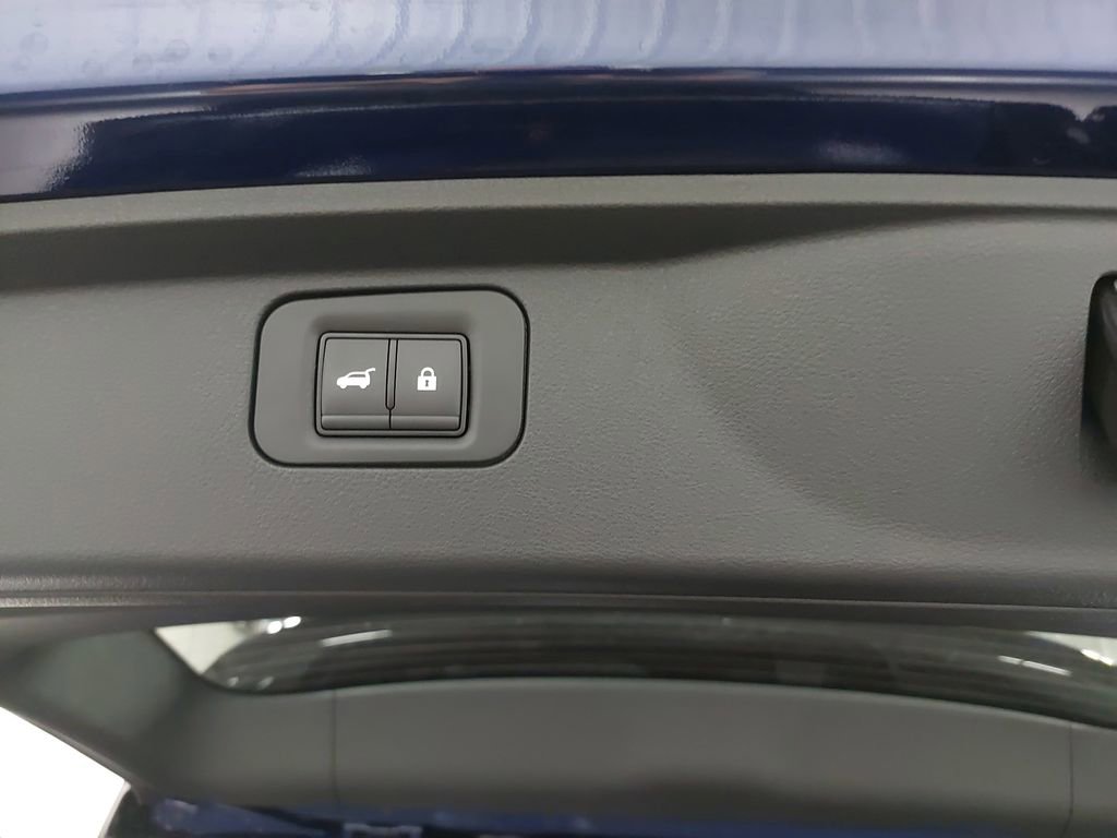 New 2025 Nissan Armada SL w/ Captain's Chari Seat Package image 15