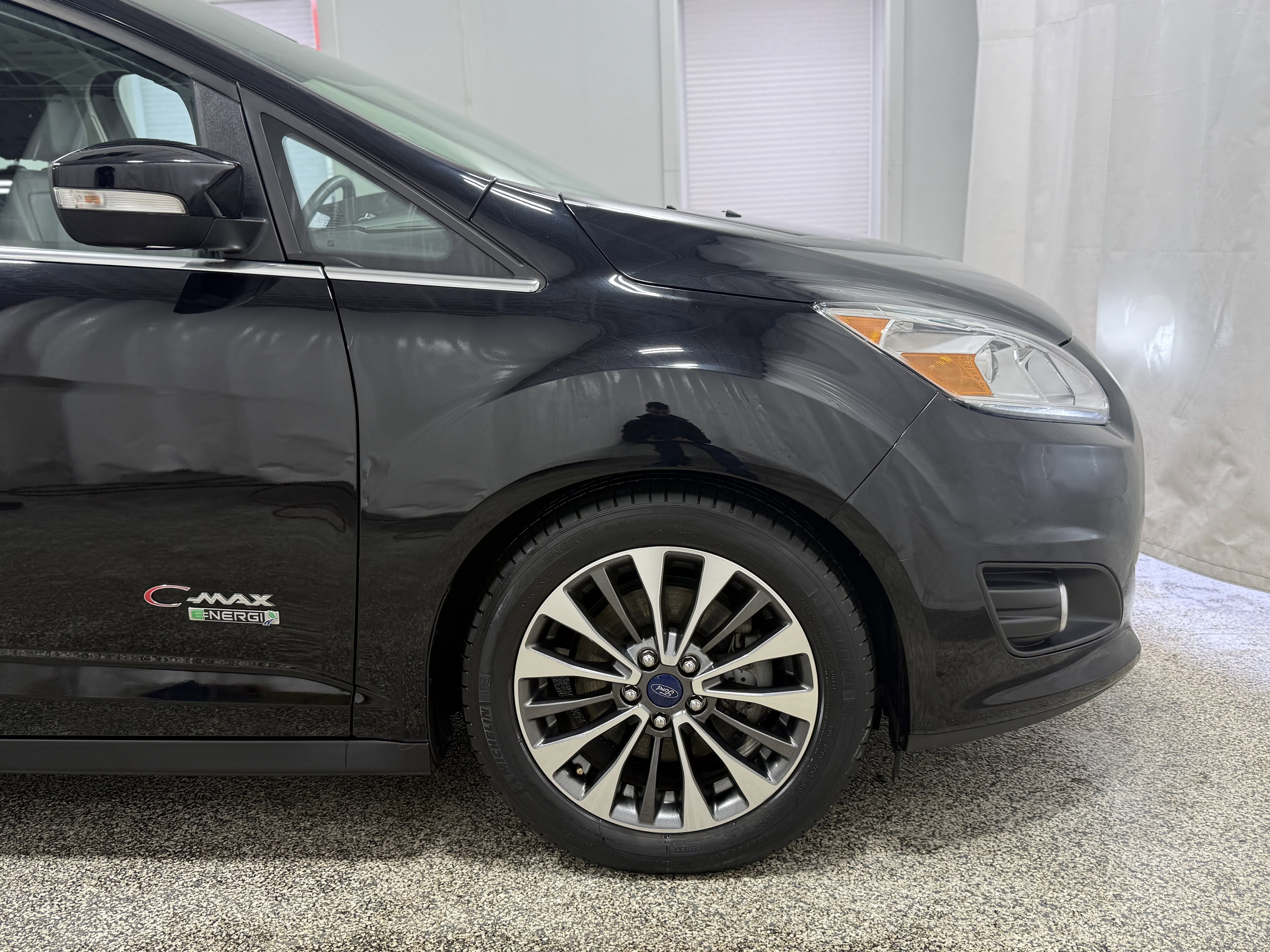 Used 2017 Ford C-MAX Energi Titanium image 30