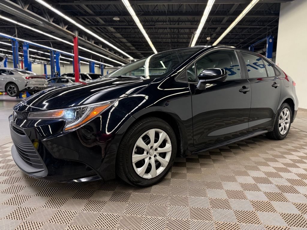 Used 2025 Toyota Corolla LE FWD image 3