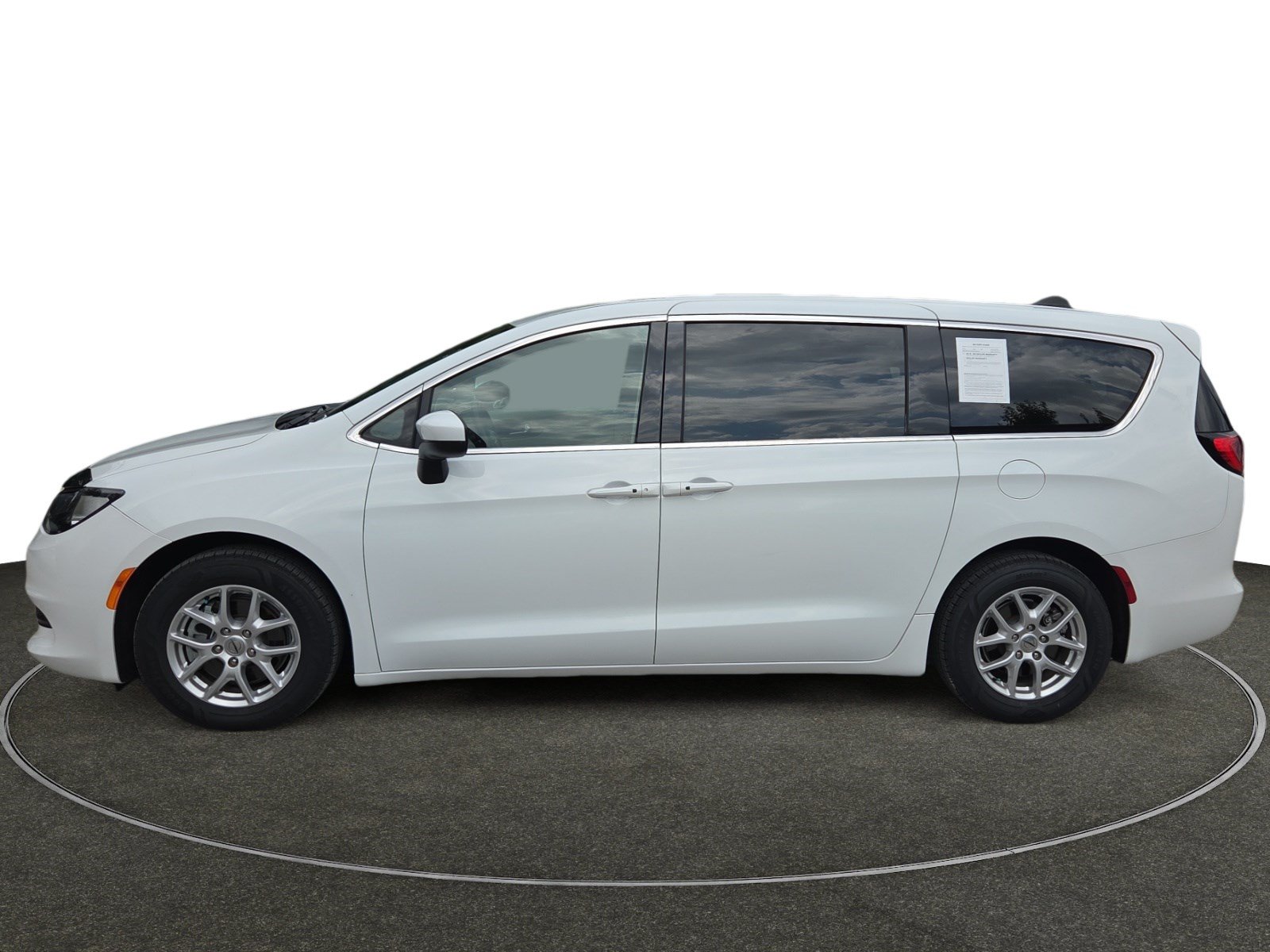 Used 2023 Chrysler Voyager LX FWD image 2