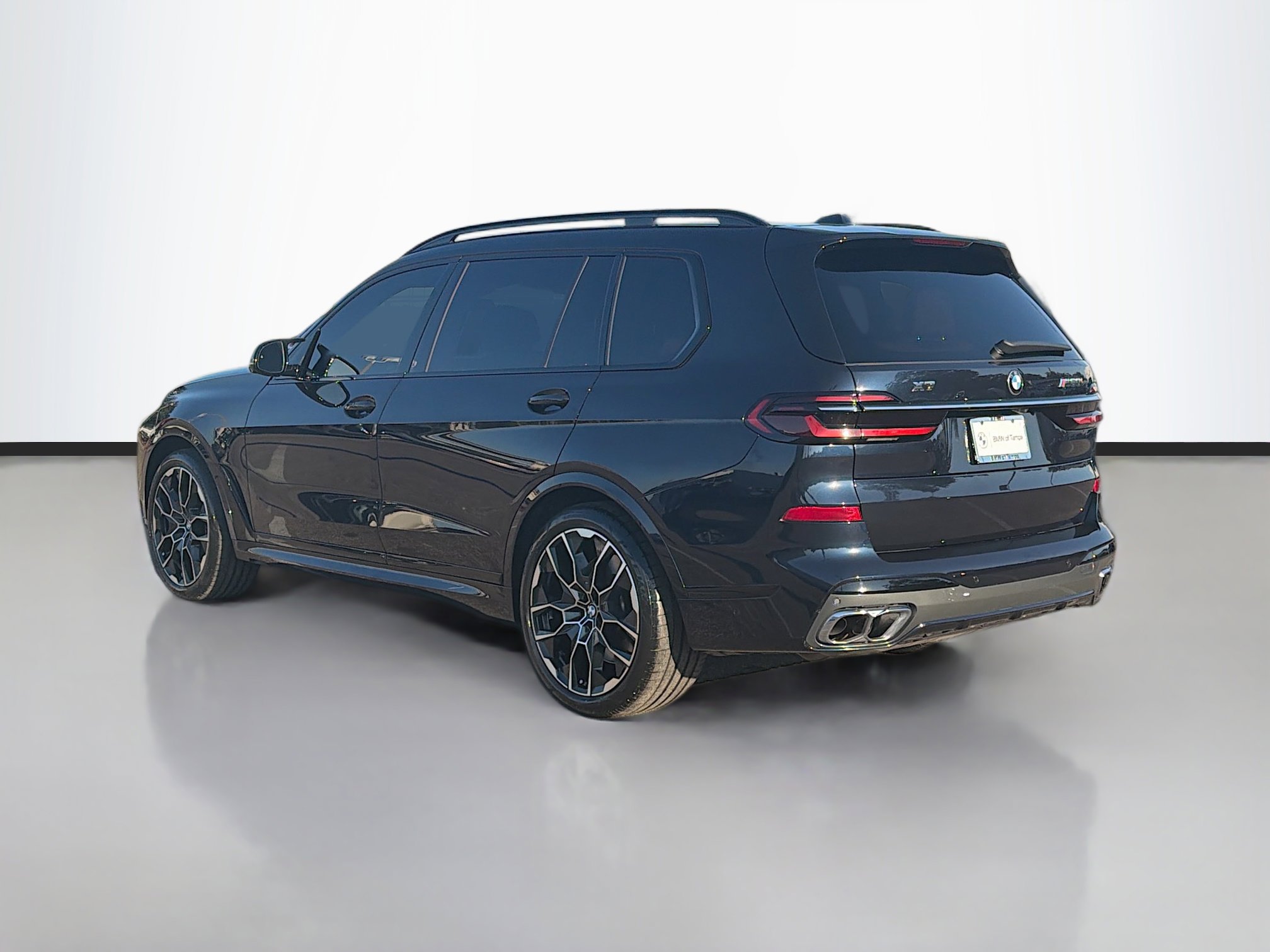 Used 2023 BMW X7 M60i w/ Climate Comfort Package image 5