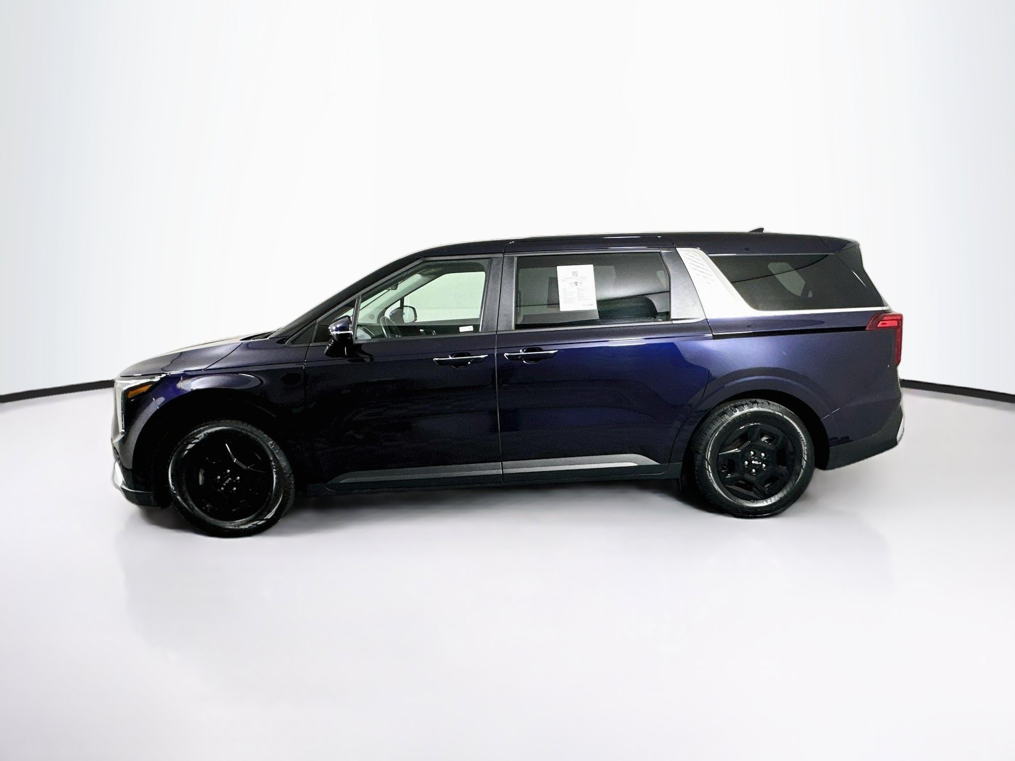 Used 2026 Kia Carnival FWD image 4
