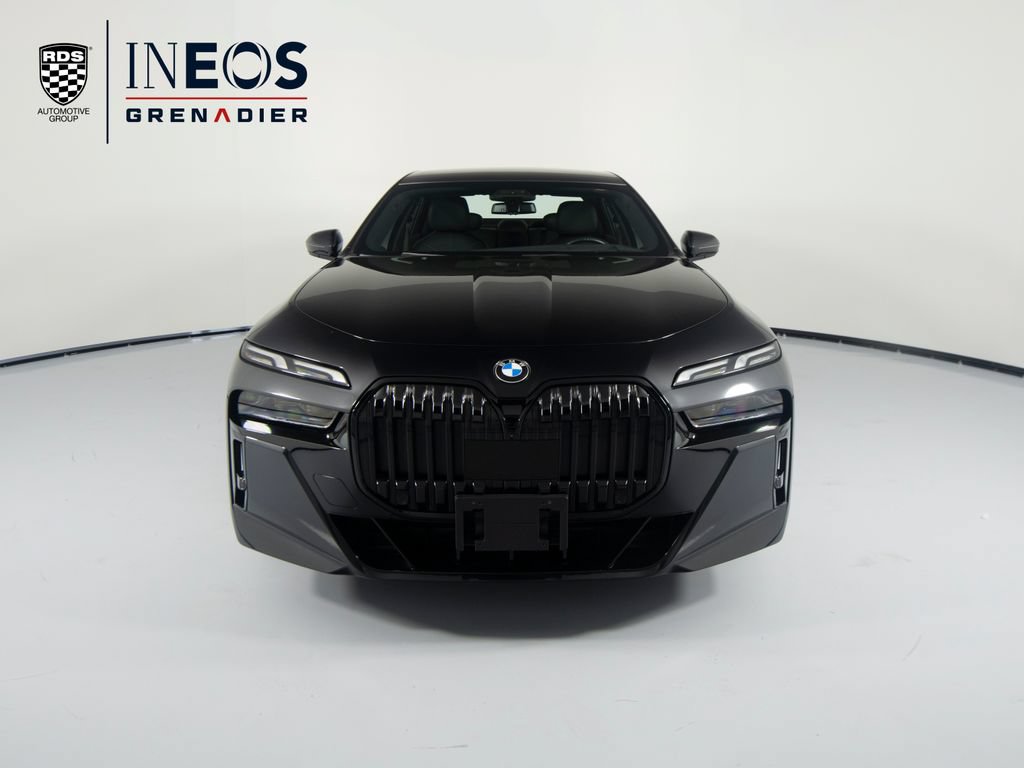 Used 2023 BMW 760i xDrive AWD/4WD image 2