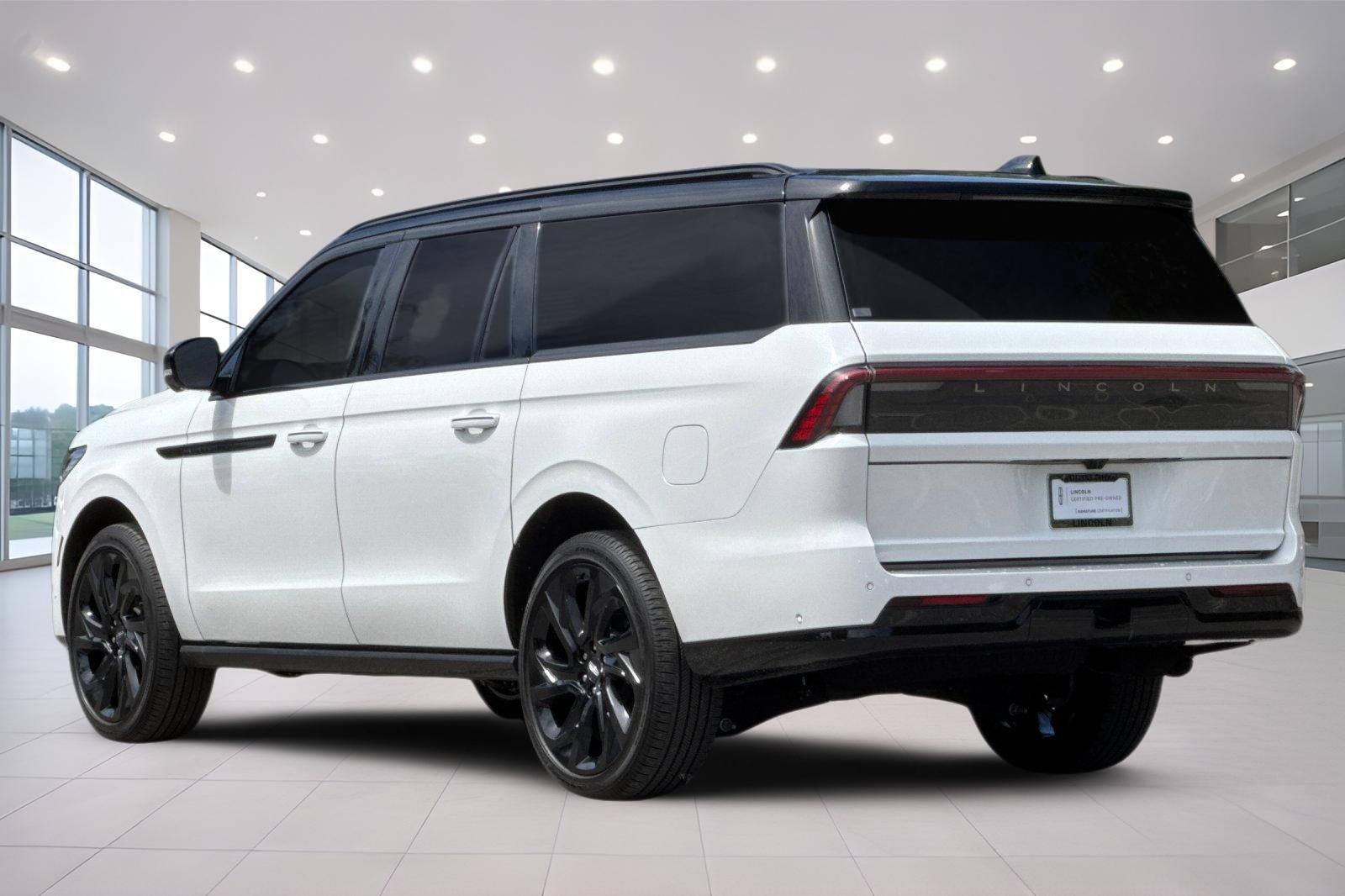 Certified 2025 Lincoln Navigator L Reserve AWD/4WD image 6