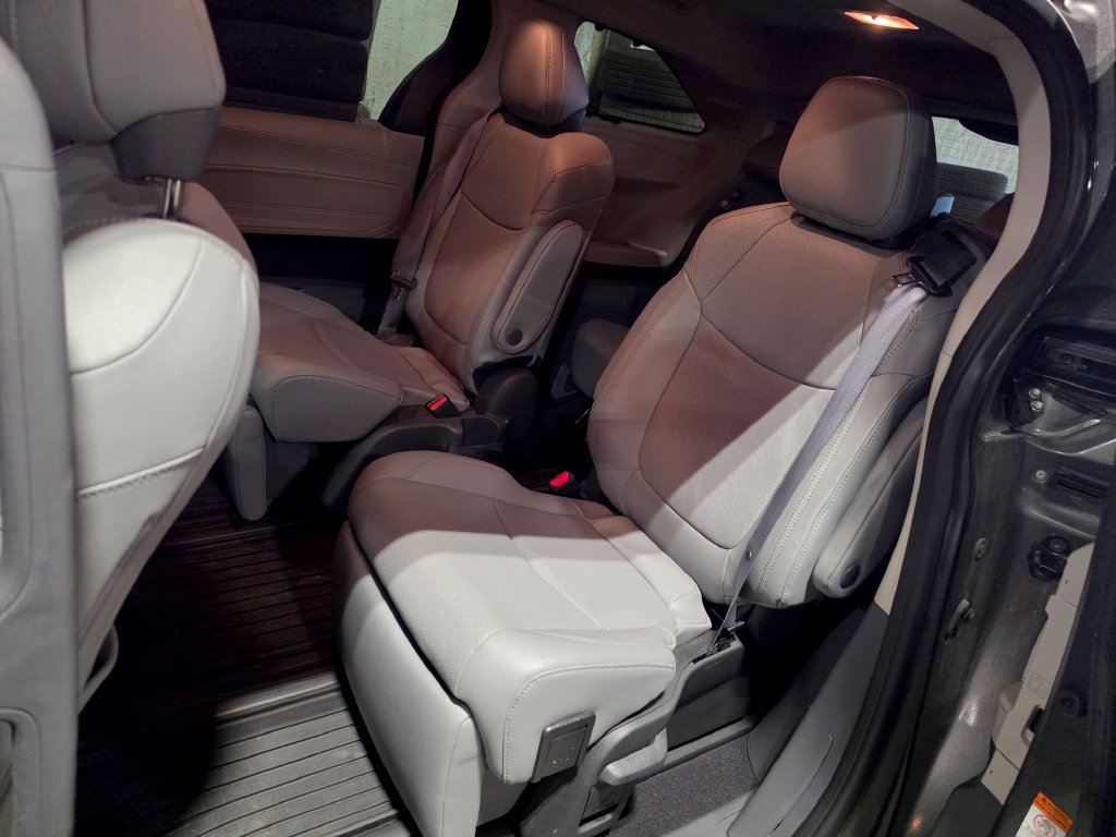 Used 2024 Toyota Sienna Limited AWD/4WD image 7